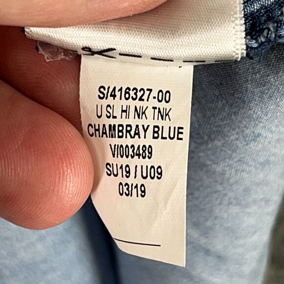 Old Navy Tank Top Womens Medium Chambray Blue Sleeveless‎ Scoop Neck Pullover - Picture 5 of 8